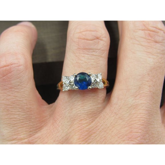 Size 7 Gold Tone Worn Blue Glass And Clear CZ Band Ring Vintage Statement - Picture 3 of 7
